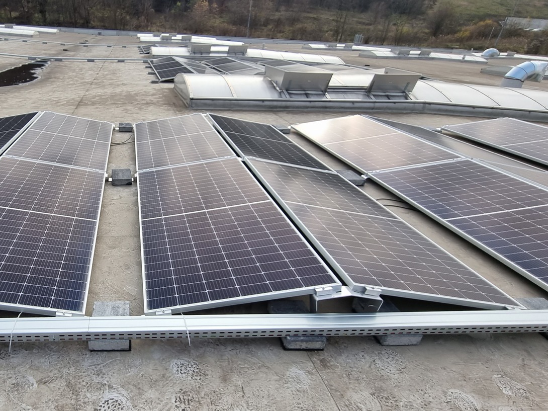 Soluții fotovoltaice complete cu stație de încărcare auto – proiect Agressione Group